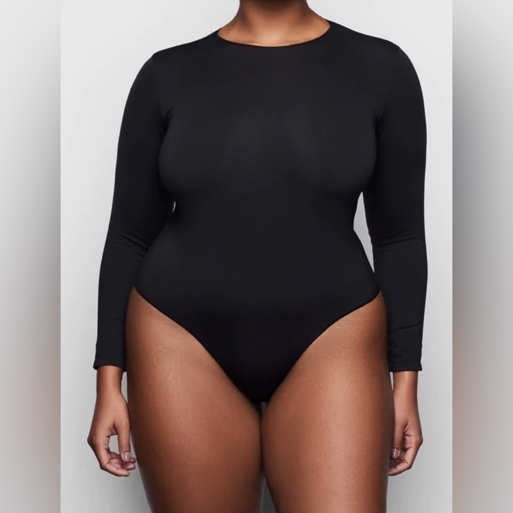 Skims Essential Crewneck Long Sleeve Thong Bodysuit